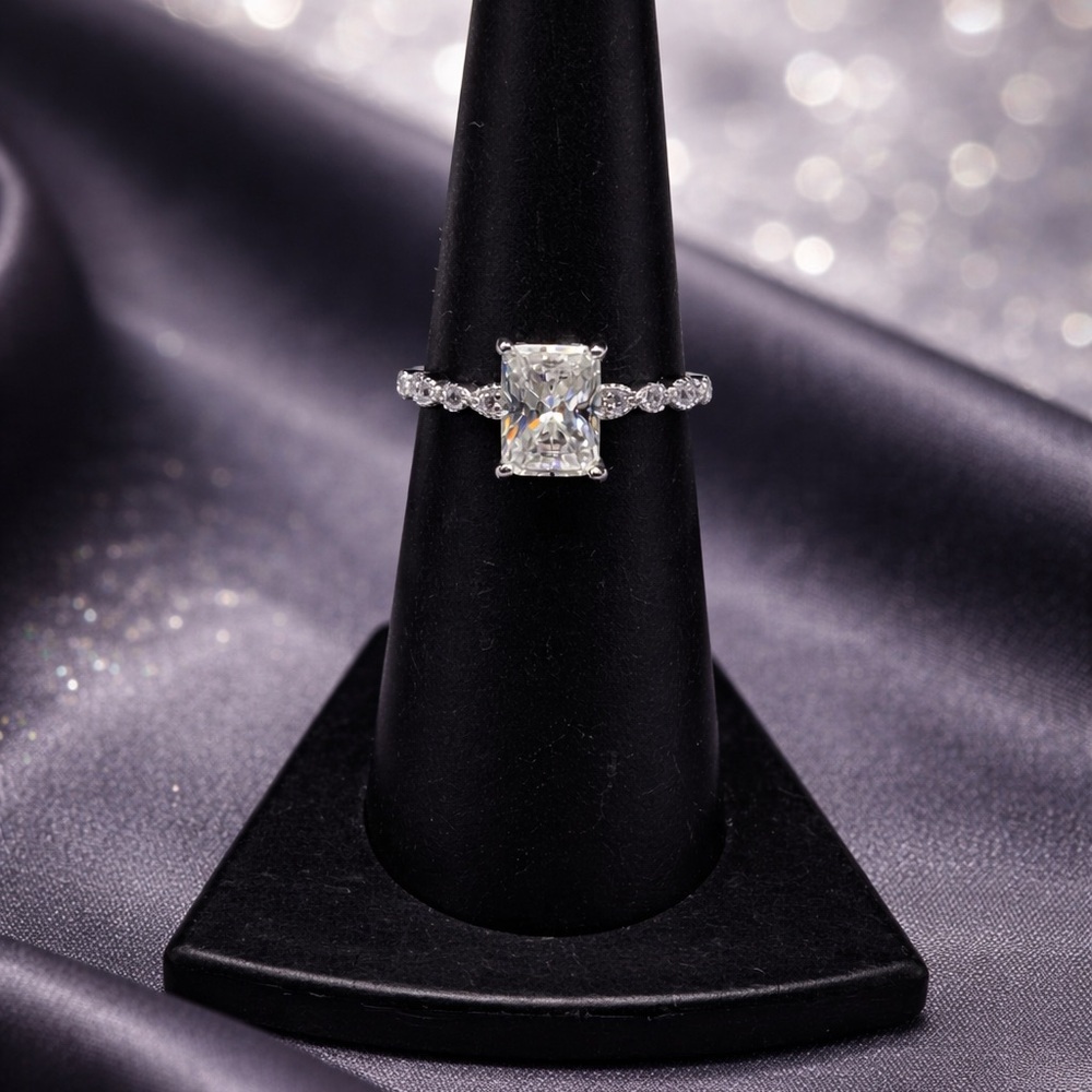 925 Sterling Silver 2.00CT MOISSANITE Women's Ring size 6,7 or 8 - Picture 5 of 17